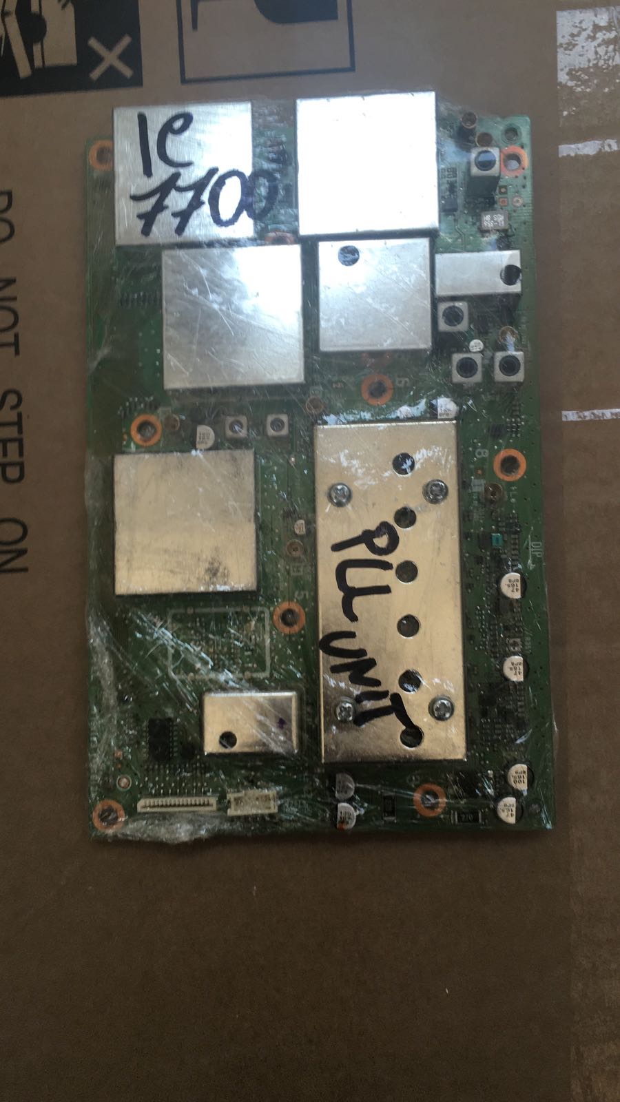 ICOM IC-7700 PLL unit B6724D ricambio usato - used spare board