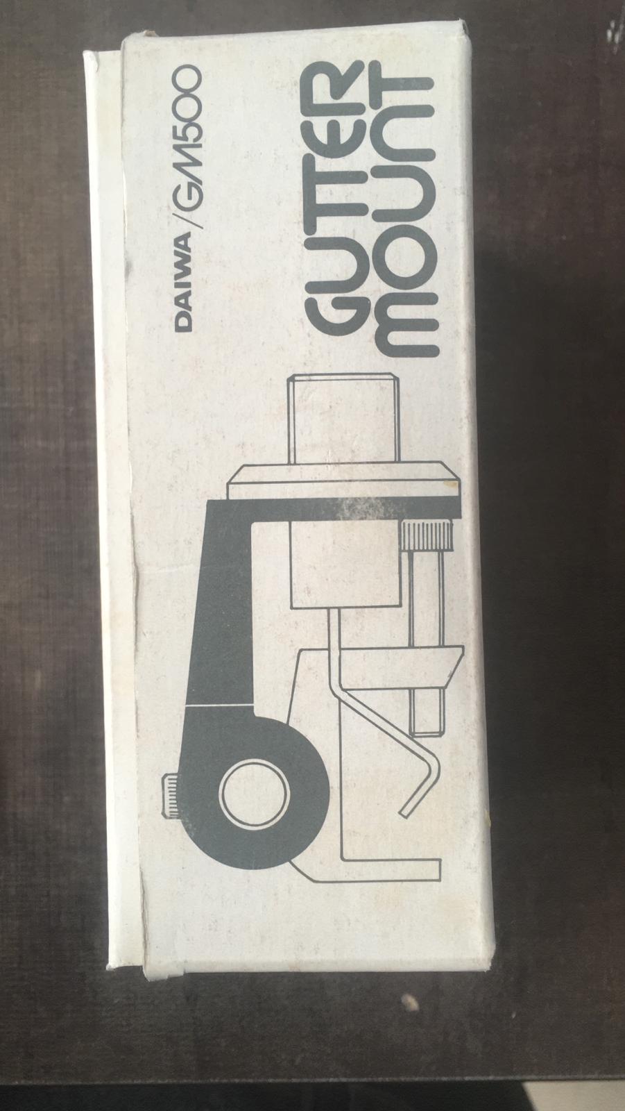 DAIWA GM-500 - staffa professionale montaggio a baule o gronda UHF femmina