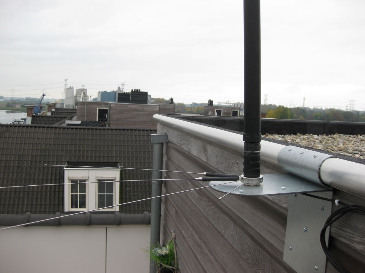 Yaesu ATBK-100 Kit radiali di terra per antenna motorizzata ATAS-120